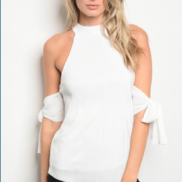 HP🎉White high neckline keyhole tie sleeve blouse - Picture 3 of 7